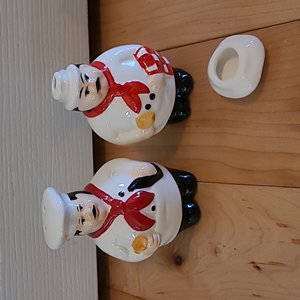 Vintage Readers Digest pizza chef salt and pepper shakers and 2 small bottles - Picture 4 of 7